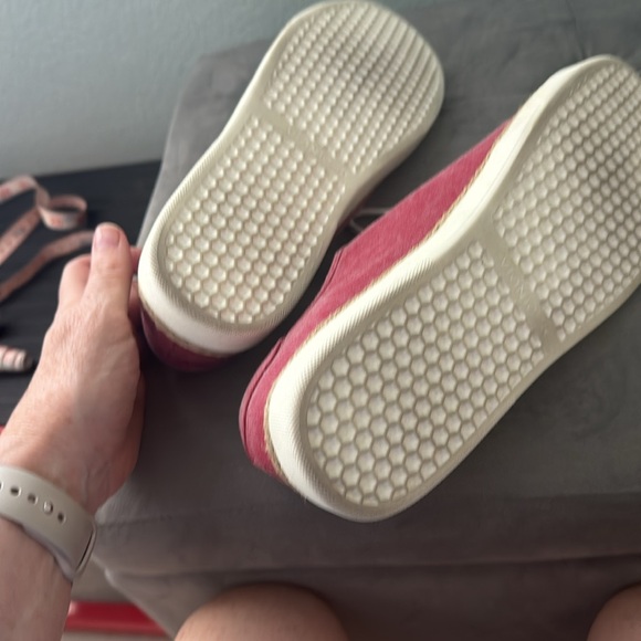 Never worn Vionic sneakers - Picture 5 of 7